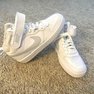 Brand new w/ original box. Size 4.5 youth Nike Dunks. White w/ silver swoosh.